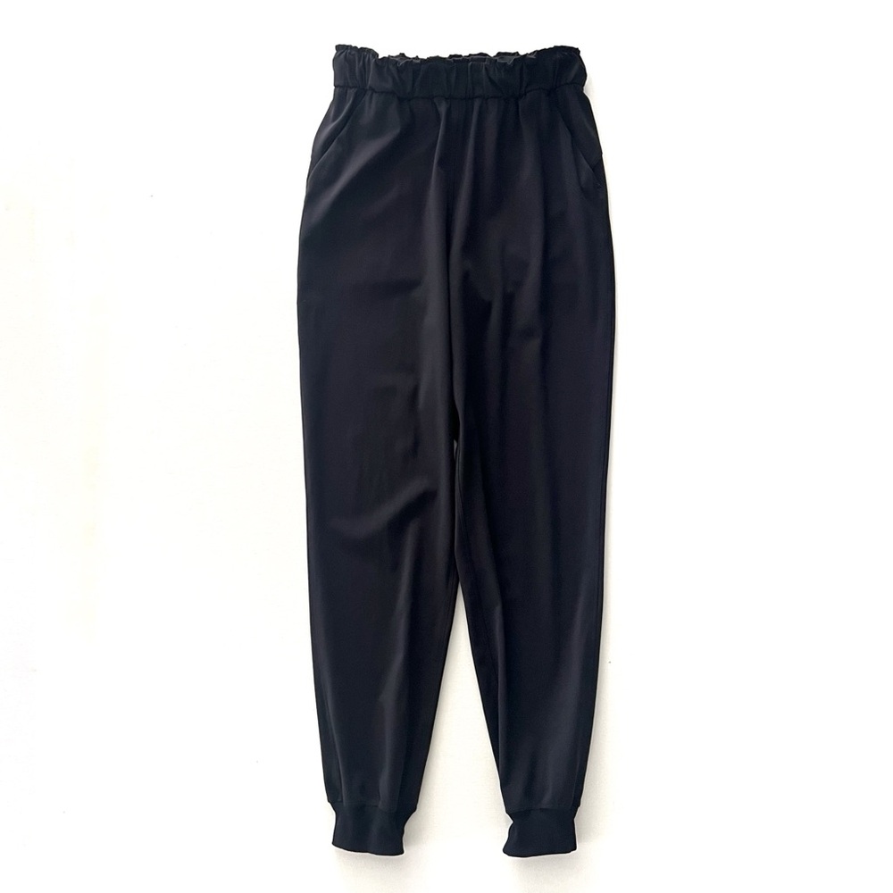 Lululemon Keep Moving Jogger in Black Size 6
